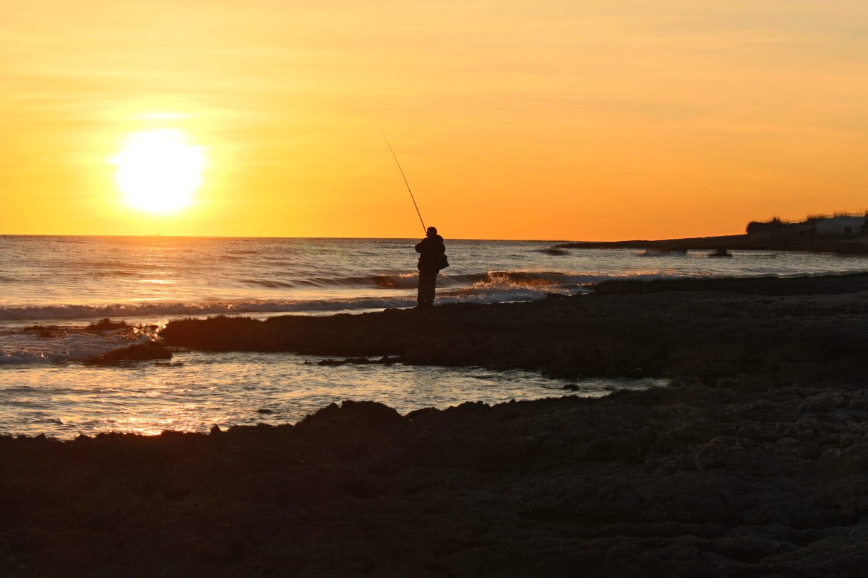  Fischer in der Abensonne am Meer 