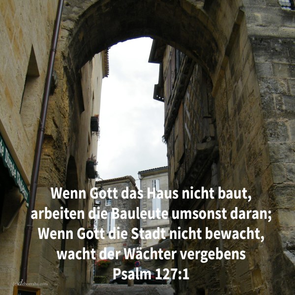Wenn Jehova das Haus nicht baut, vergebens arbeiten daran die Bauleute; wenn Jehova die Stadt nicht bewacht, vergebens wacht der Wächter ( Psalm 127,1 )
